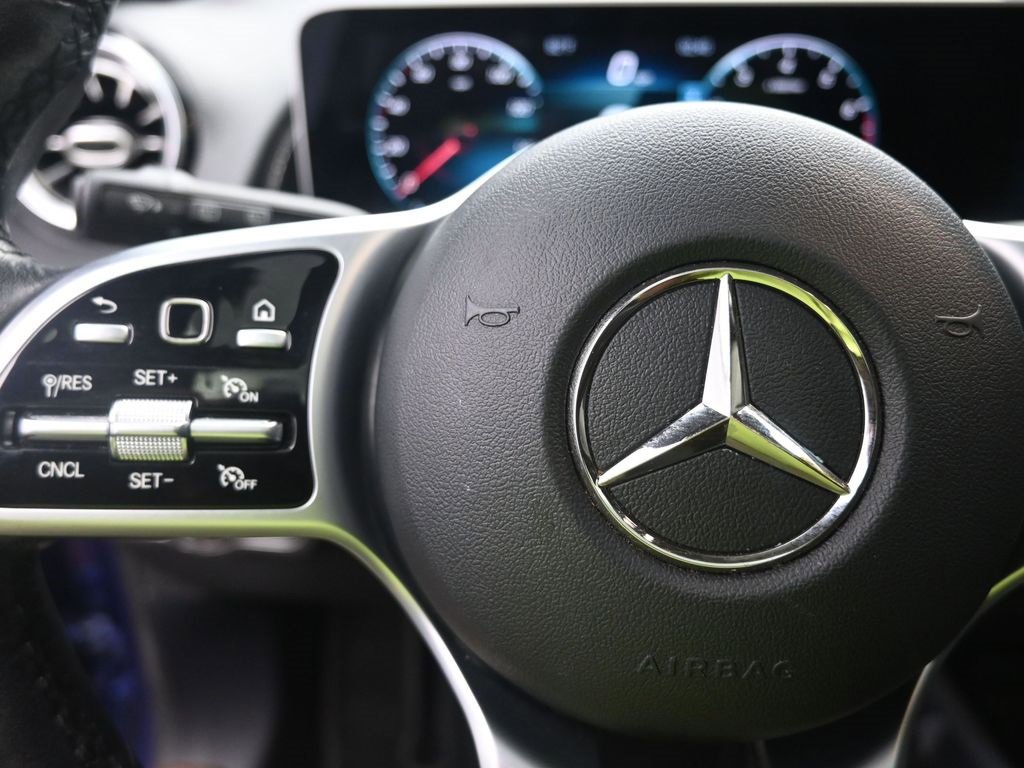 Used 2021 Mercedes-Benz GLB 250 w/ Premium Package image 15