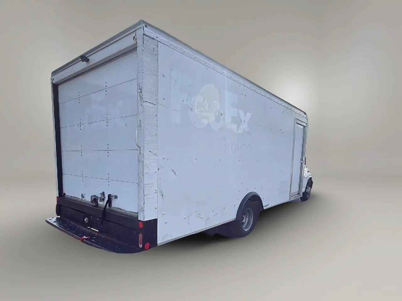 Used 2017 GMC Savana 3500 Extended RWD image 6