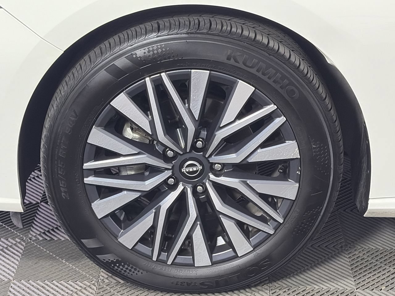 Used 2025 Nissan Altima 2.5 SV FWD image 10