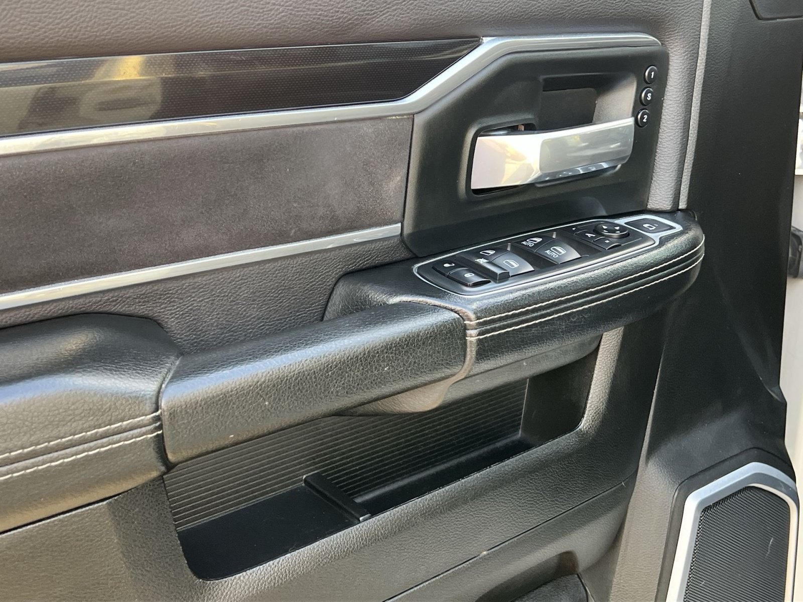 Used 2020 RAM 3500 Laramie AWD/4WD image 12