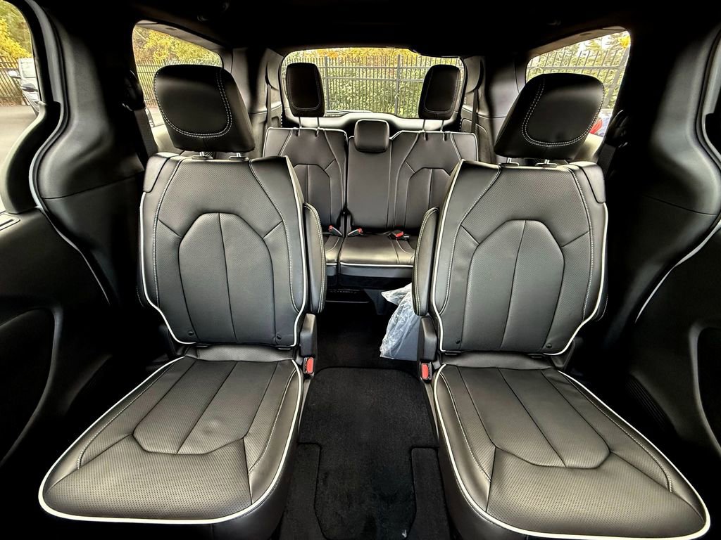 New 2026 Chrysler Pacifica Limited w/ S Appearance Package image 29