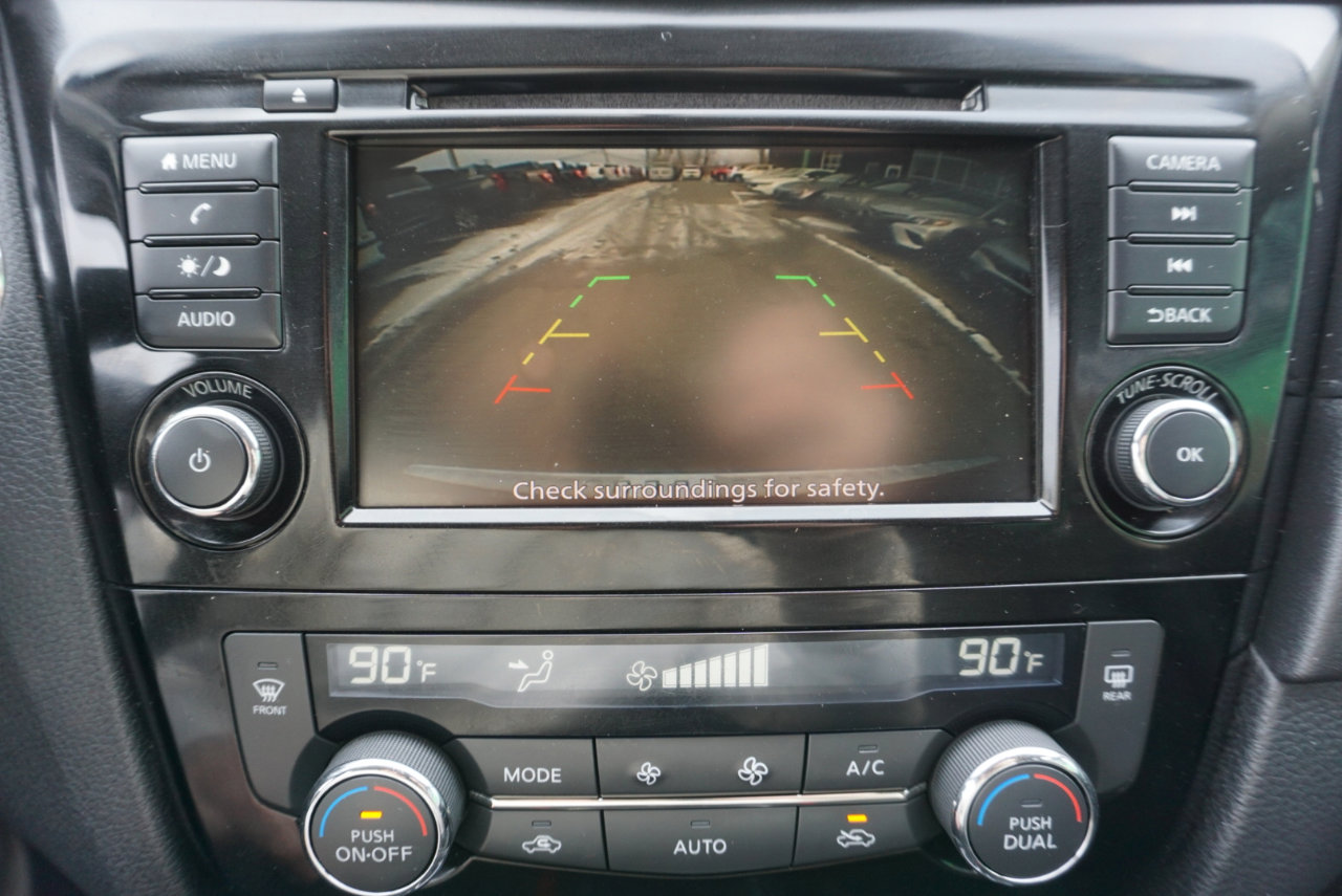 Used 2018 Nissan Rogue SV image 15