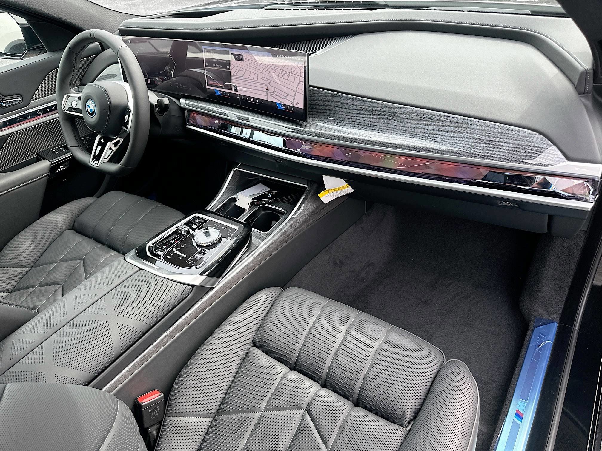 New 2026 BMW 750e xDrive image 25