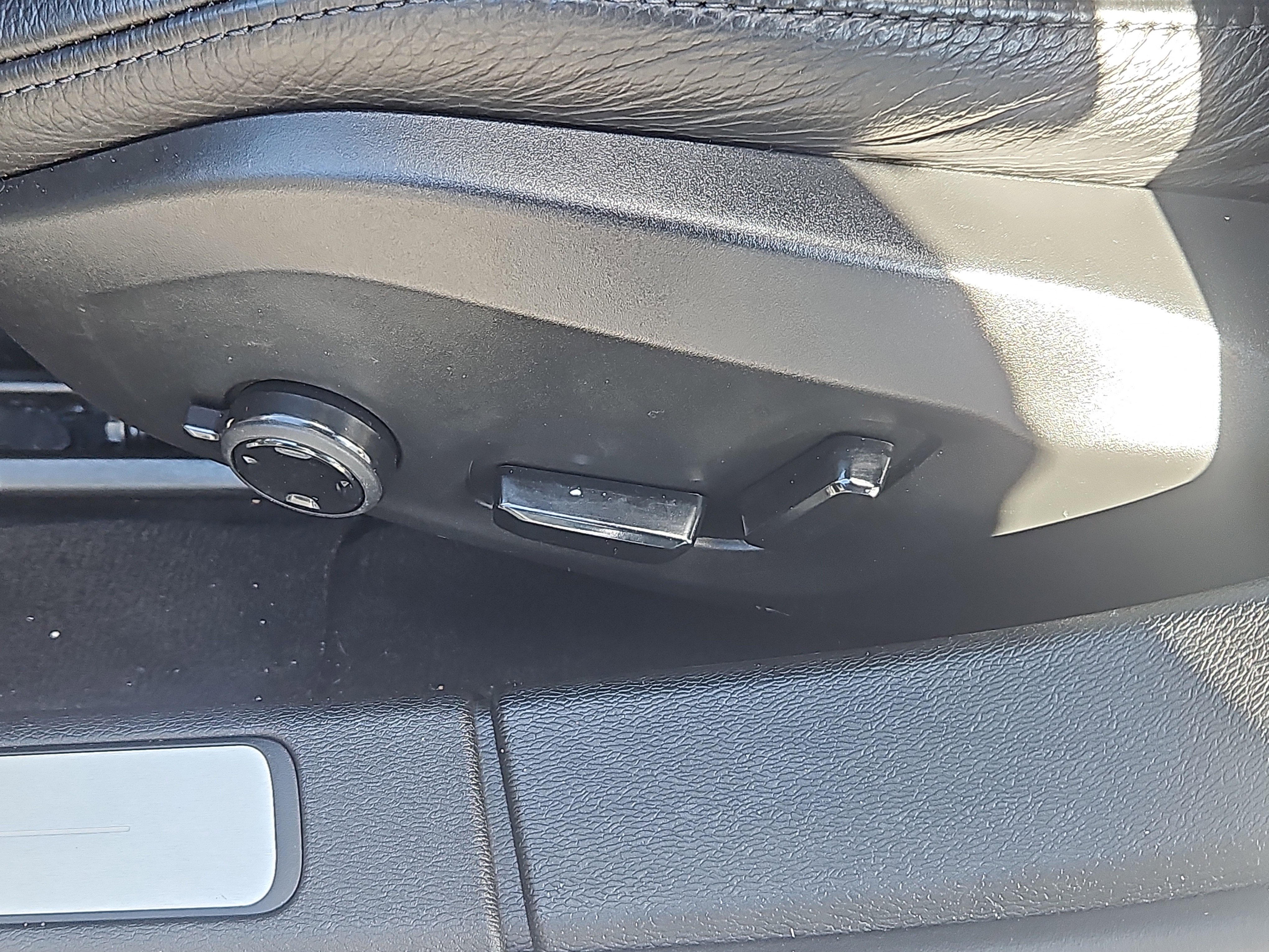 Used 2022 Volvo S60 T8 Inscription image 16