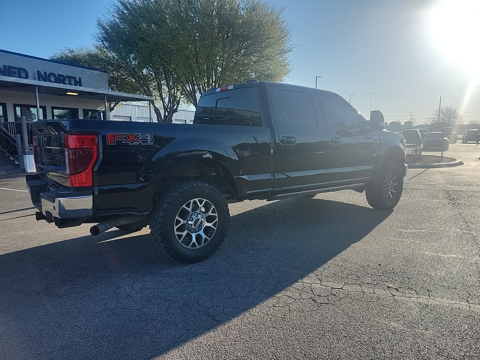 Used 2022 Ford F350 Lariat w/ Lariat Ultimate Package image 3