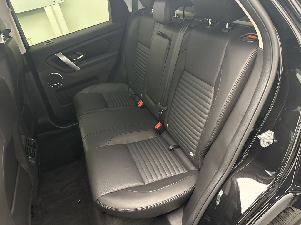 Used 2025 Land Rover Discovery Sport S image 13