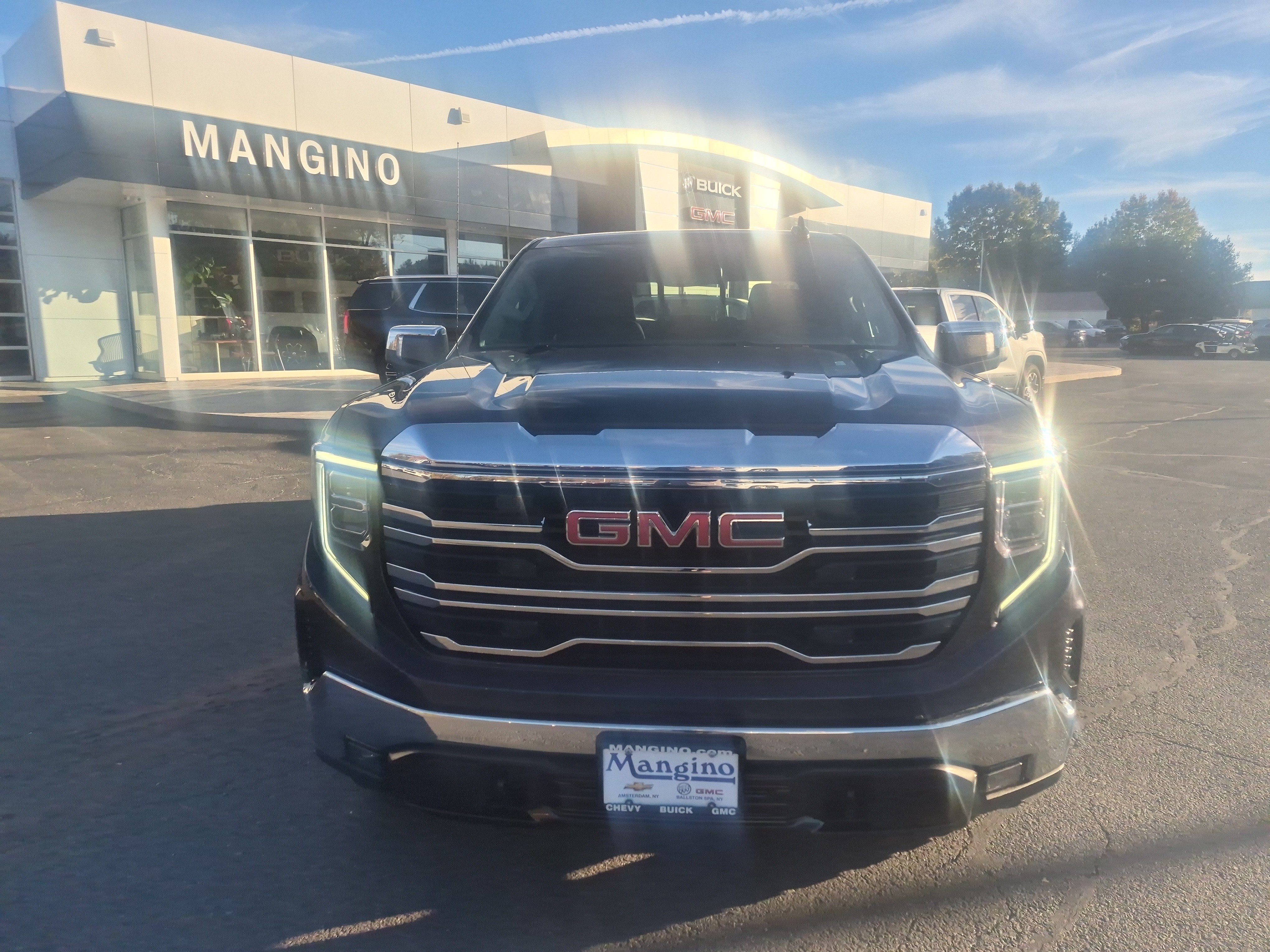 Used 2023 GMC Sierra 1500 SLT w/ SLT Convenience Package AWD/4WD image 7