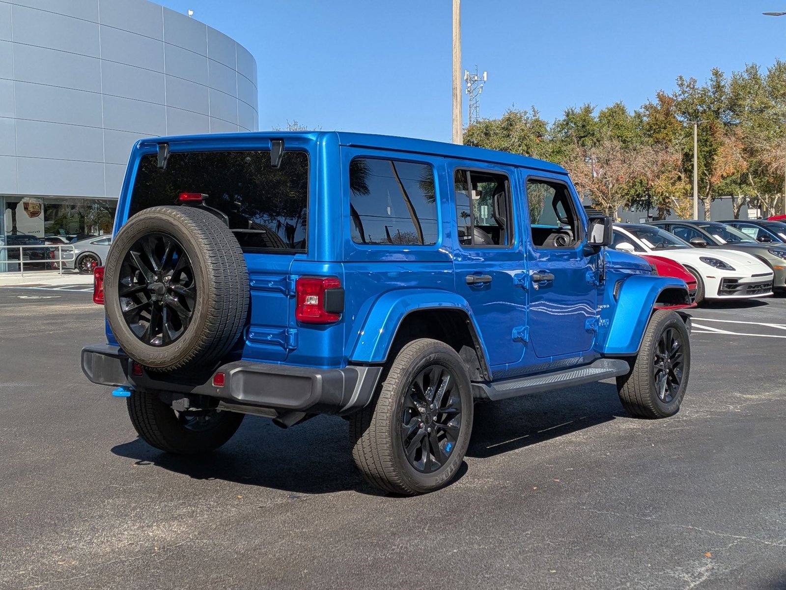 Used 2022 Jeep Wrangler Unlimited Sahara w/ Cold Weather Group image 8