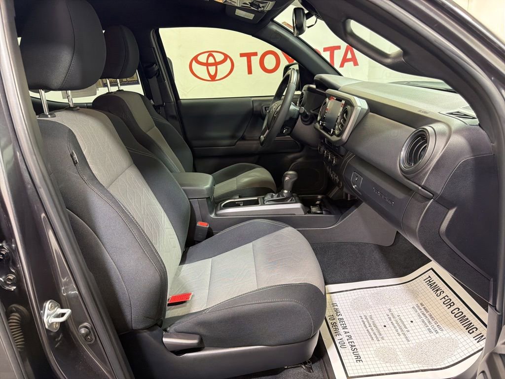 Used 2023 Toyota Tacoma TRD Off-Road w/ Technology Package AWD/4WD image 12