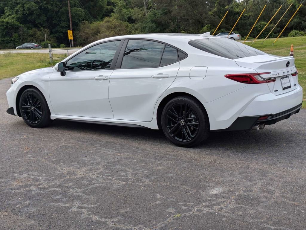 Used 2025 Toyota Camry SE FWD image 5