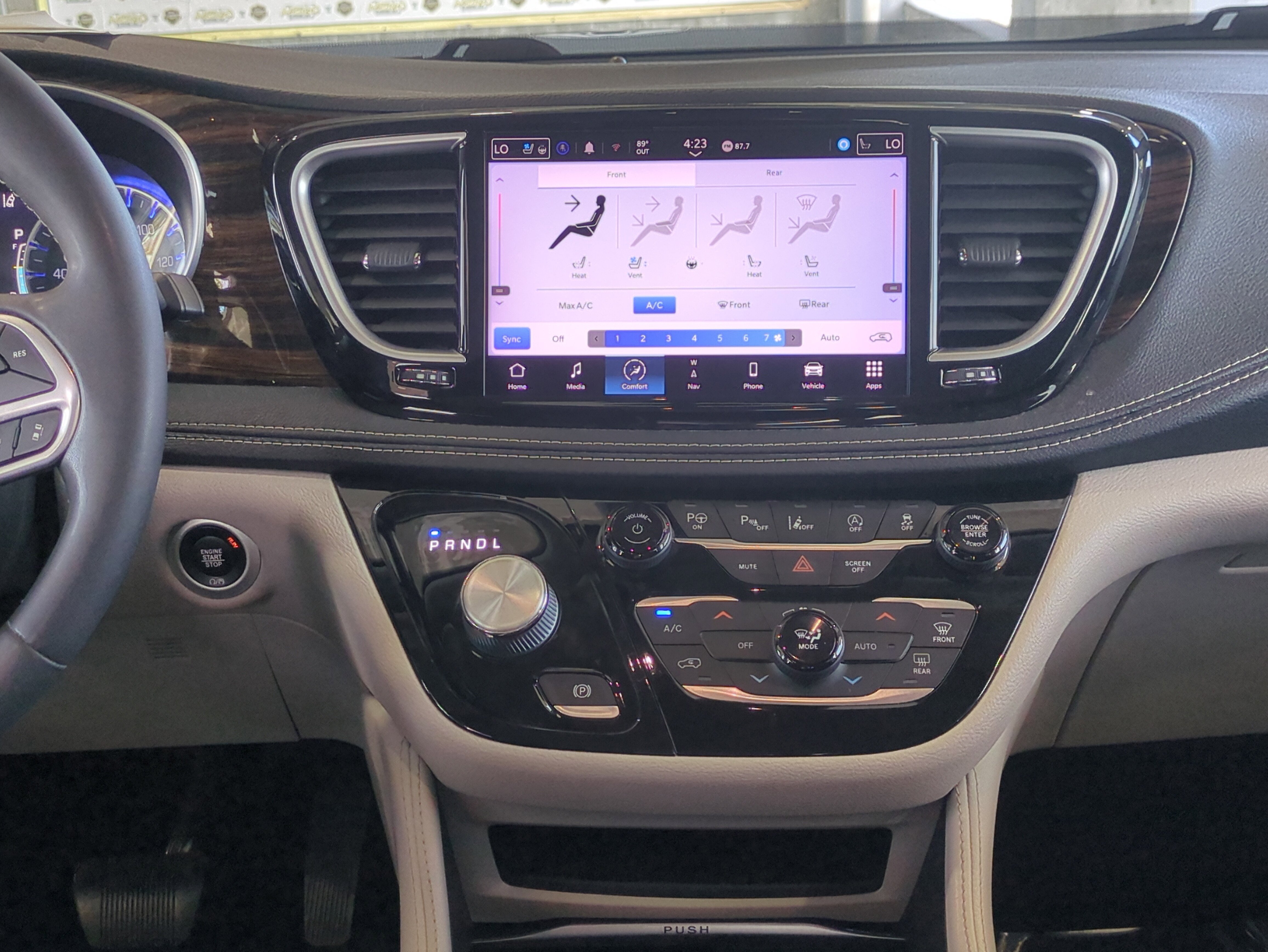 Used 2022 Chrysler Pacifica Limited FWD image 19