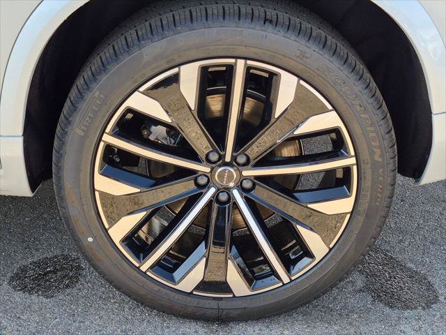 New 2026 Volvo XC90 T8 Plus w/ Protection Package AWD/4WD image 6