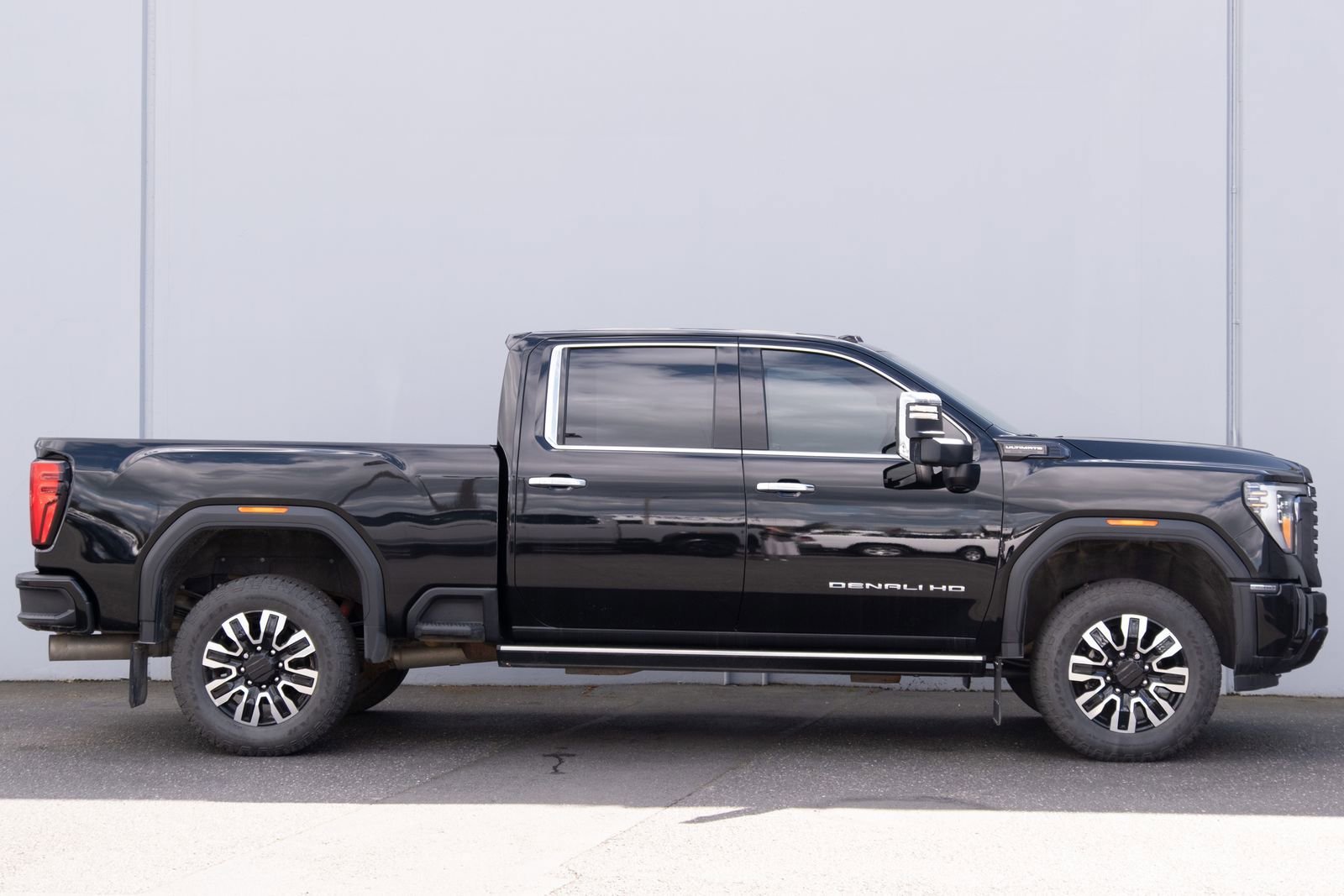 Used 2024 GMC Sierra 3500 Denali Ultimate AWD/4WD image 31