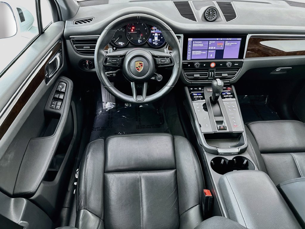Certified 2024 Porsche Macan AWD/4WD image 25
