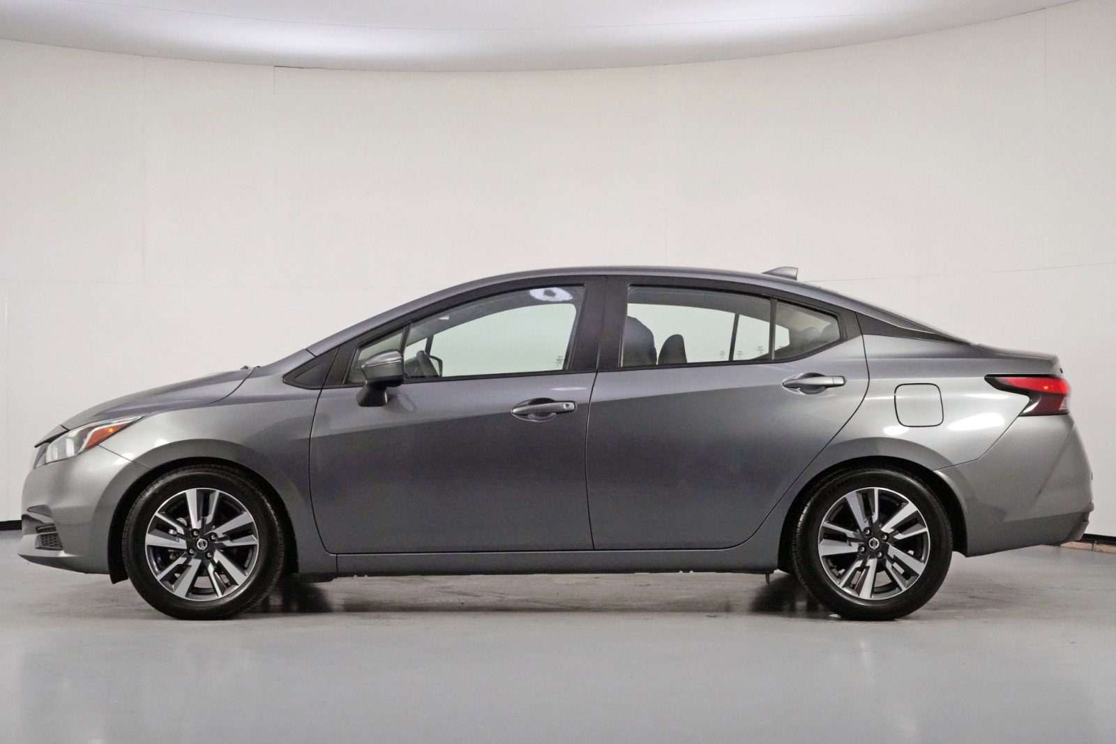 Used 2021 Nissan Versa SV image 8