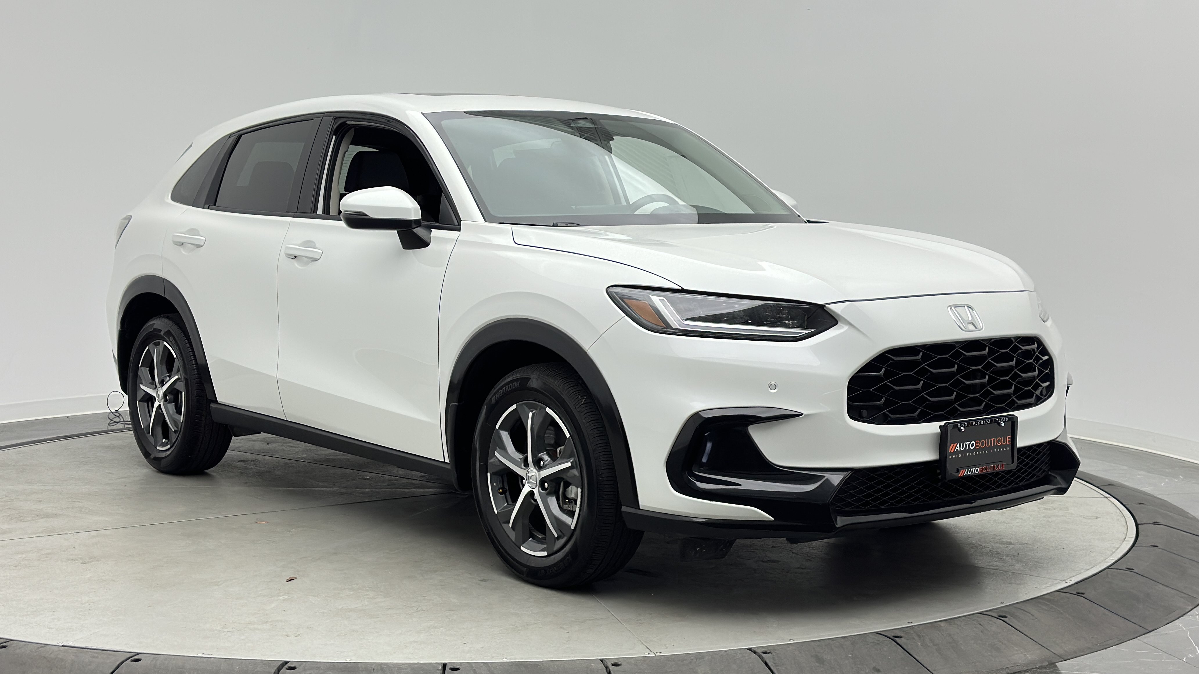 Used 2025 Honda HR-V EX-L image 3