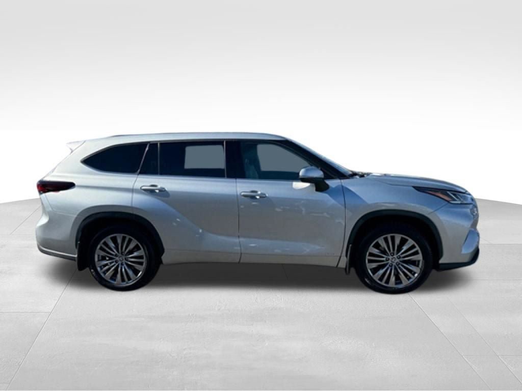Used 2024 Toyota Highlander Platinum AWD/4WD image 8