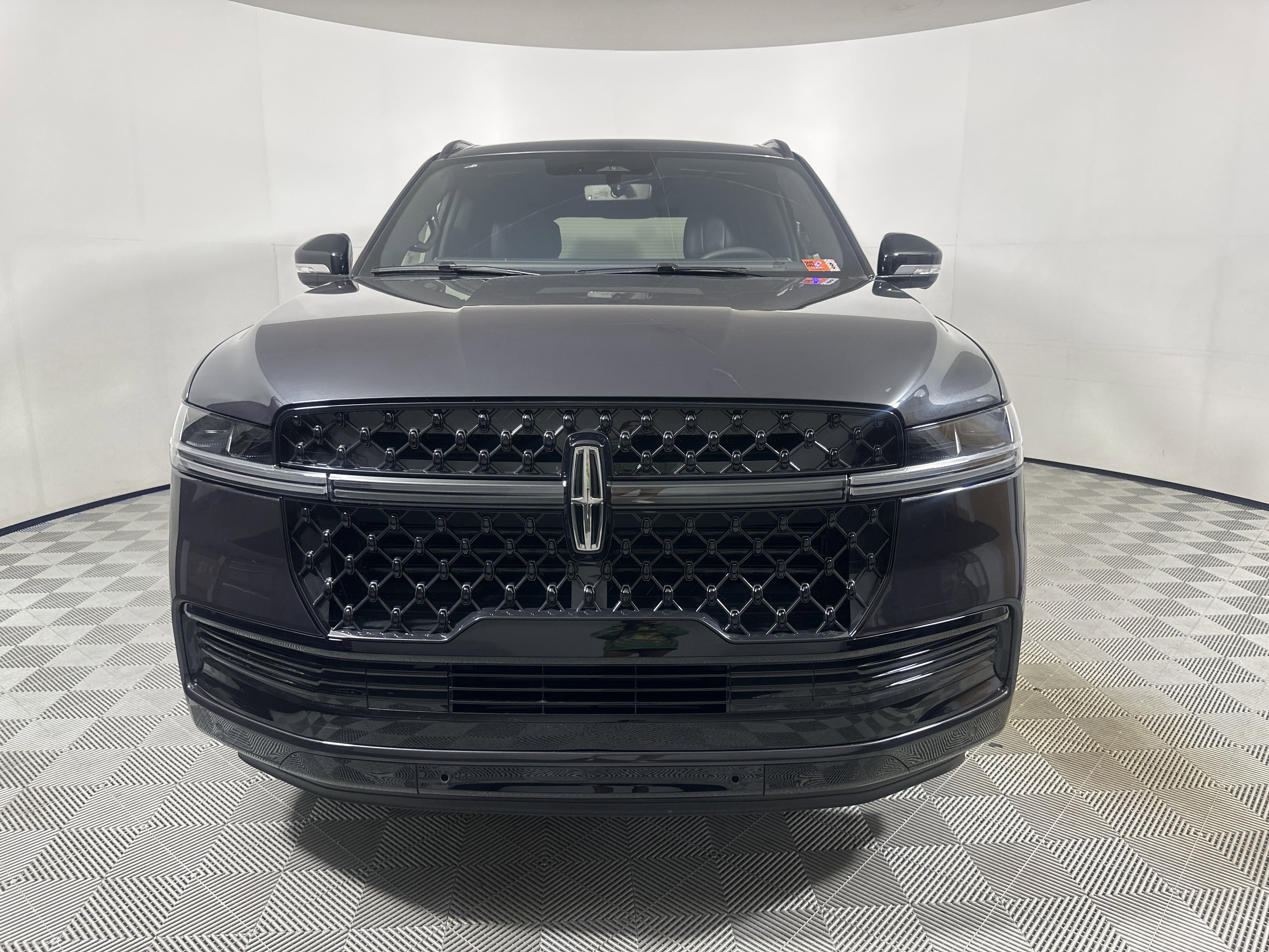 New 2025 Lincoln Navigator Reserve image 2