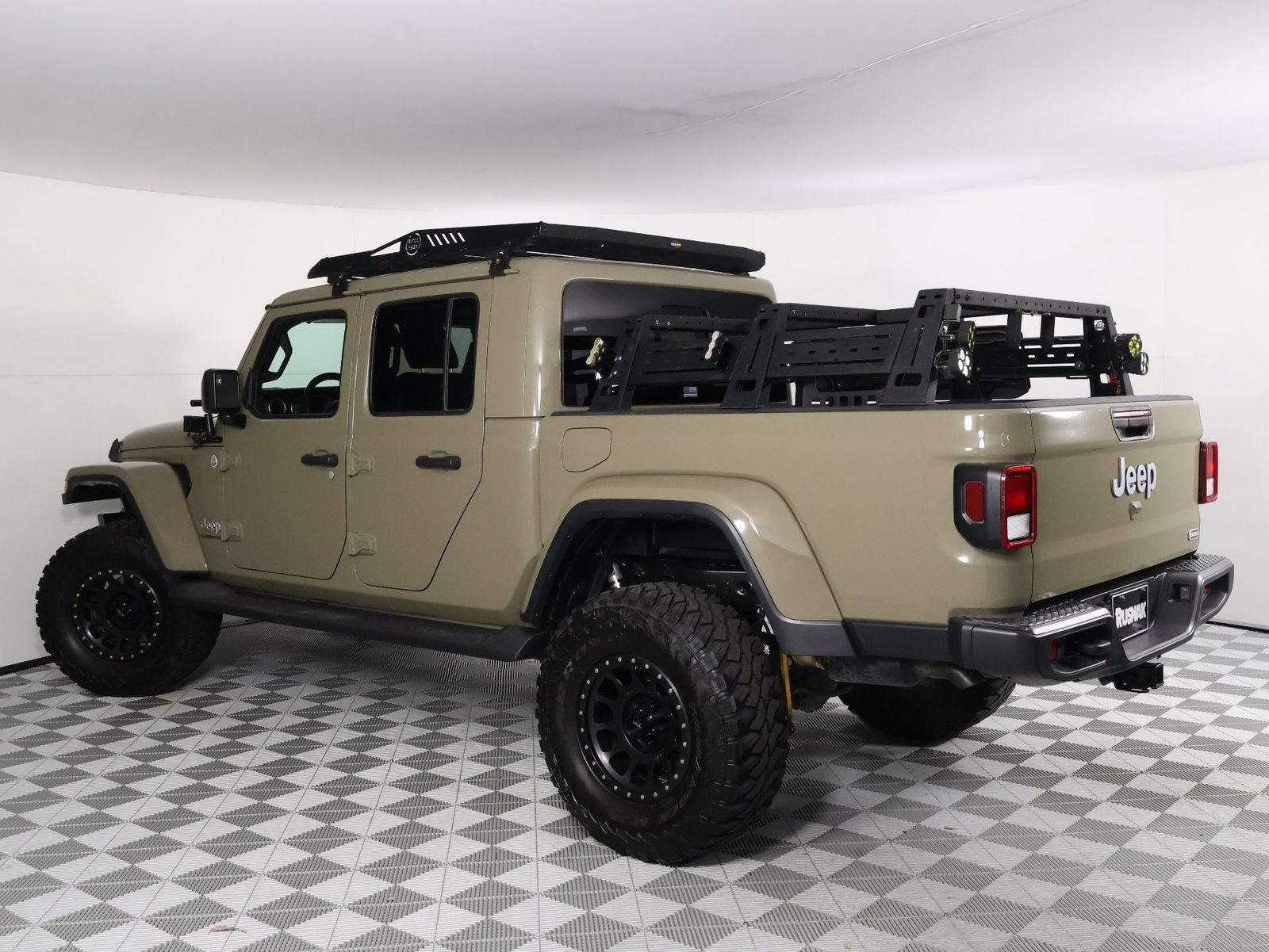 Used 2020 Jeep Gladiator Overland AWD/4WD image 4