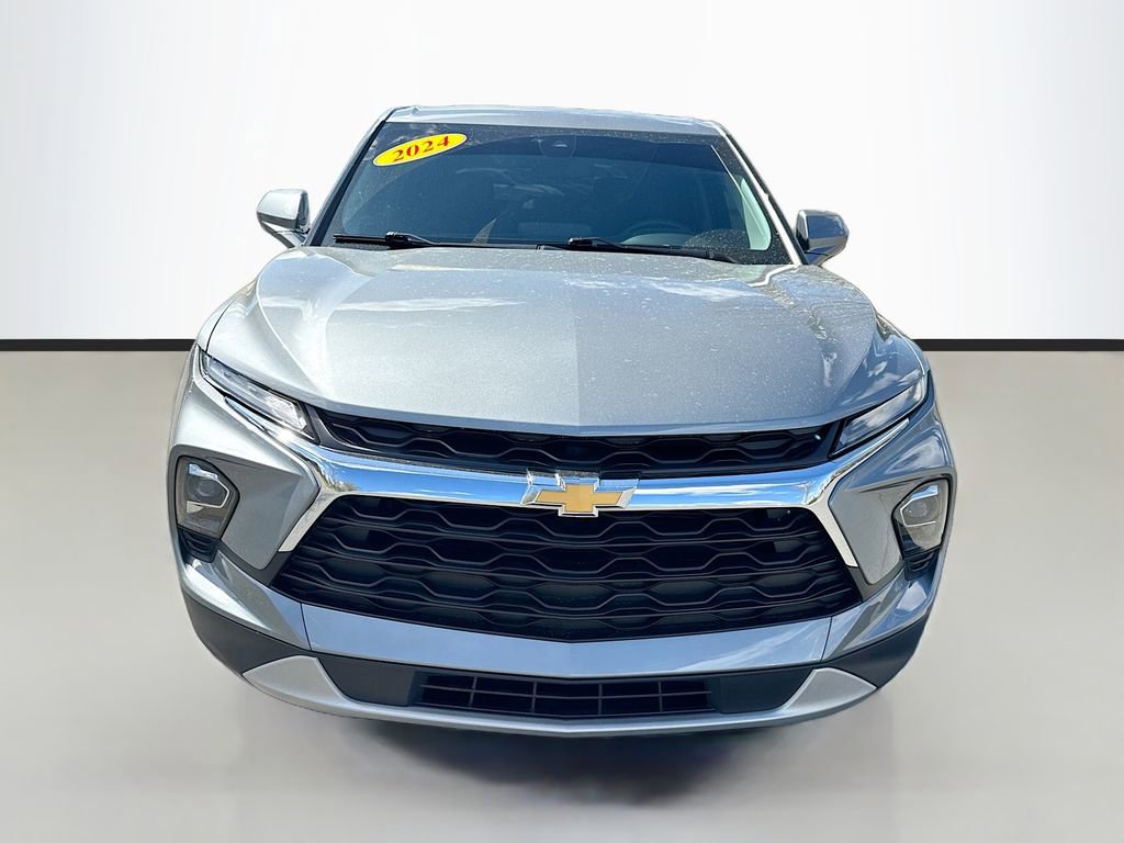 Used 2024 Chevrolet Blazer LT AWD/4WD image 2