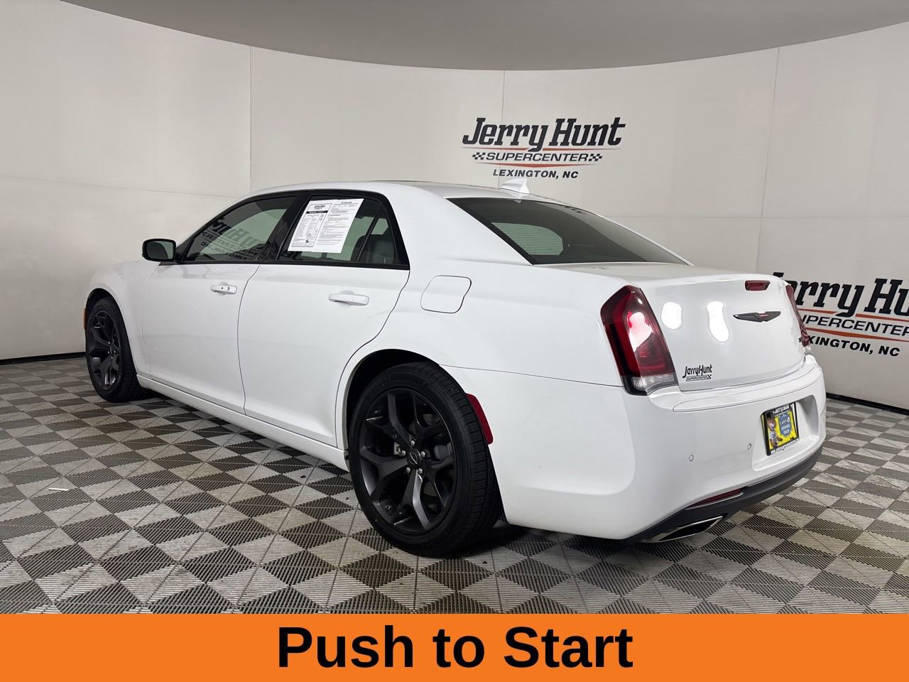 Used 2023 Chrysler 300 S RWD image 7