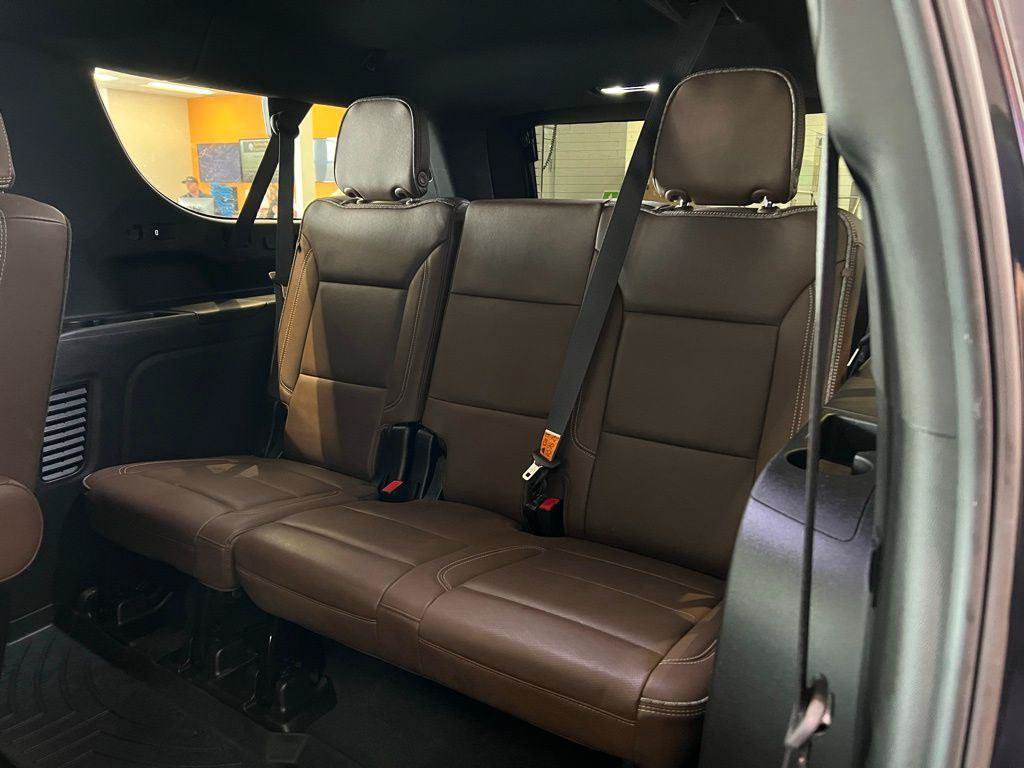 Used 2024 Chevrolet Suburban High Country AWD/4WD image 25