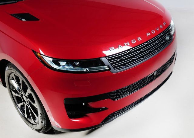 Used 2025 Land Rover Range Rover Sport image 28