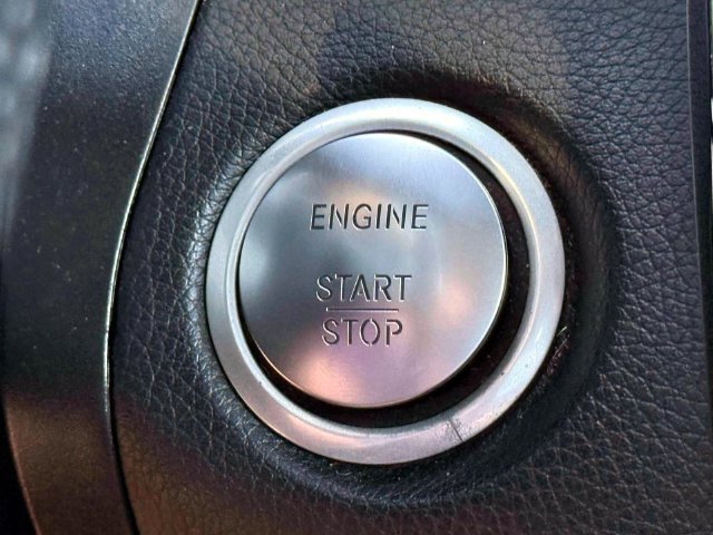 Used 2019 Mercedes-Benz GLC 300 4MATIC image 28