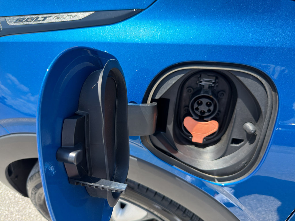 Used 2022 Chevrolet Bolt EUV LT w/ Convenience Package FWD image 24