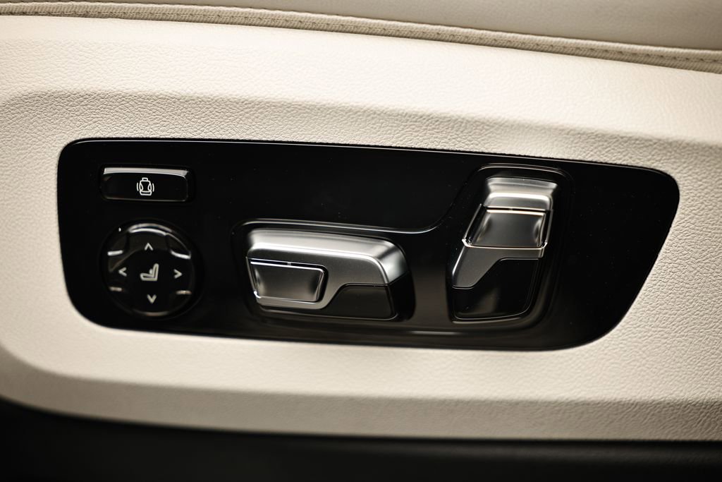 New 2026 BMW X5 xDrive50e w/ Executive Package image 23