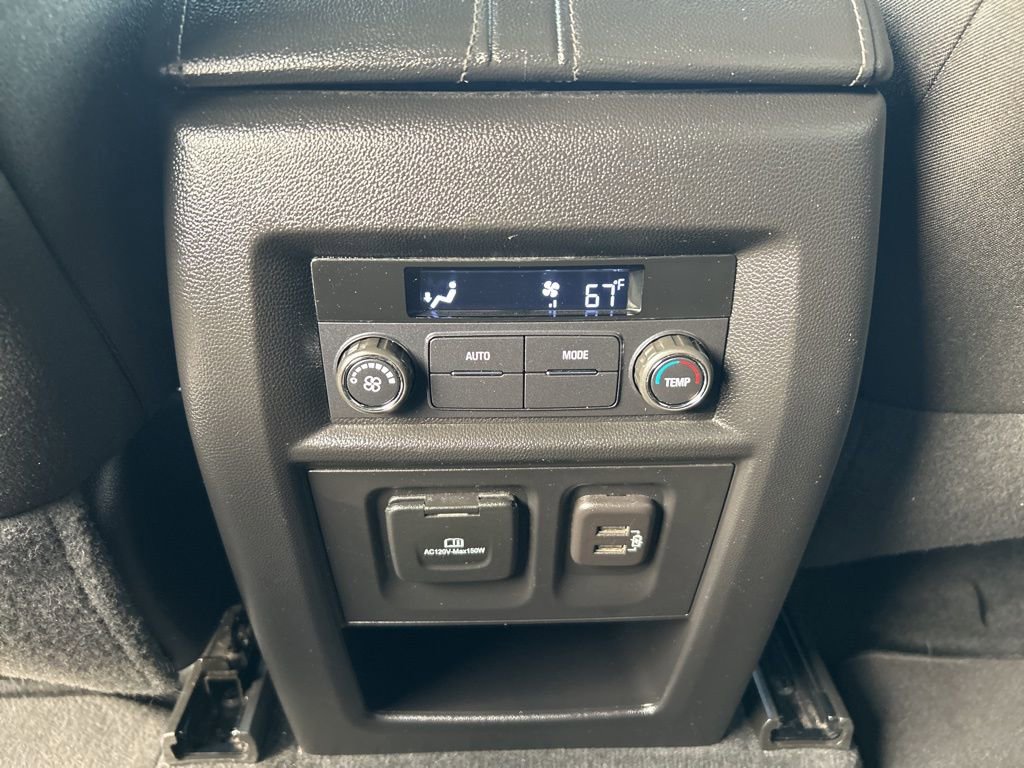Used 2023 Chevrolet Traverse LT image 16