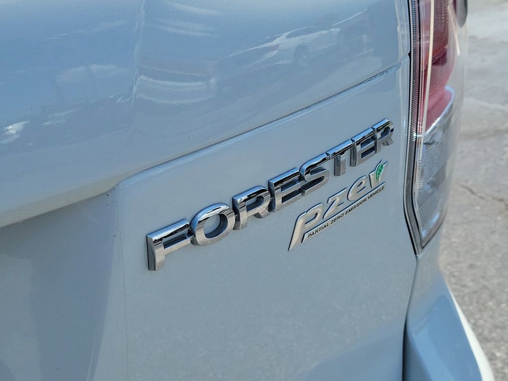 Used 2017 Subaru Forester 2.5i Touring AWD/4WD image 6