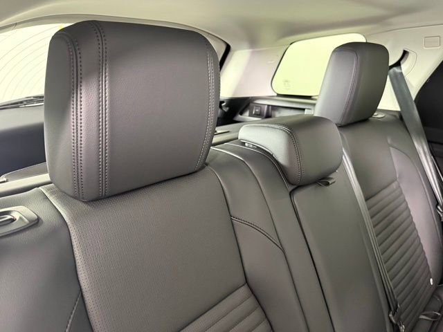 New 2025 Land Rover Discovery Sport S image 26