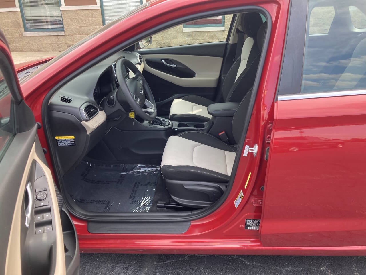 Used 2020 Hyundai Elantra GT FWD image 10