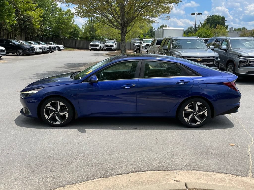 Used 2022 Hyundai Elantra SEL w/ Convenience + Premium Package FWD image 4