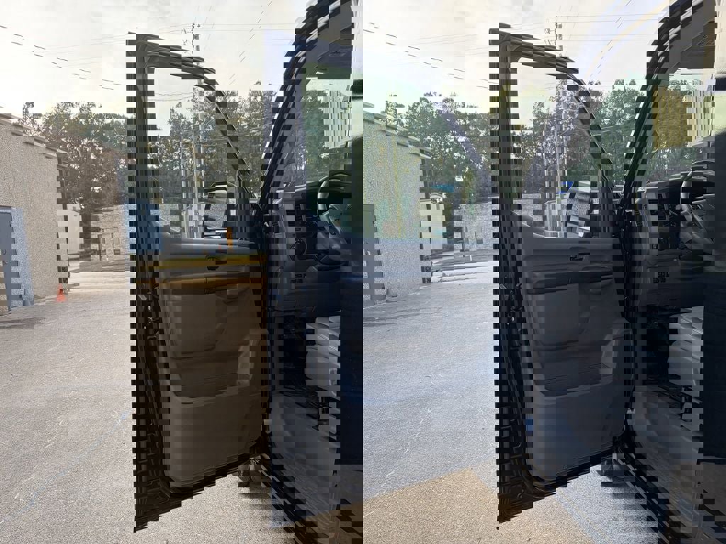 Used 2018 Nissan NV 3500 S image 22