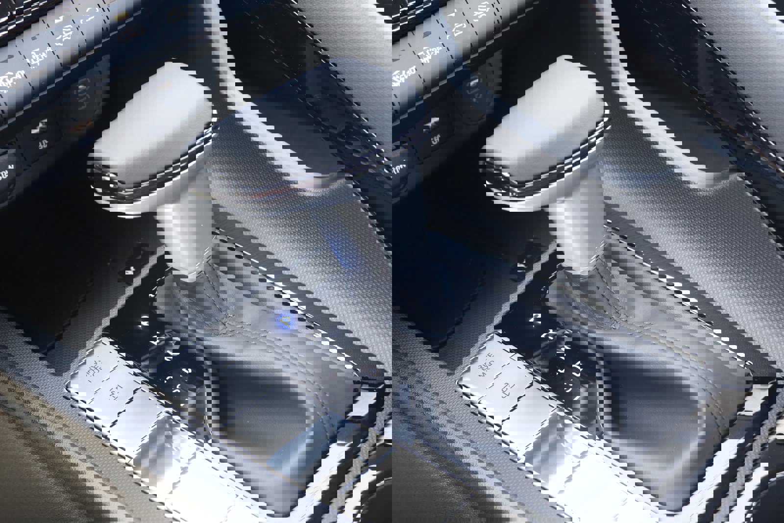 New 2025 Hyundai Elantra Limited image 30