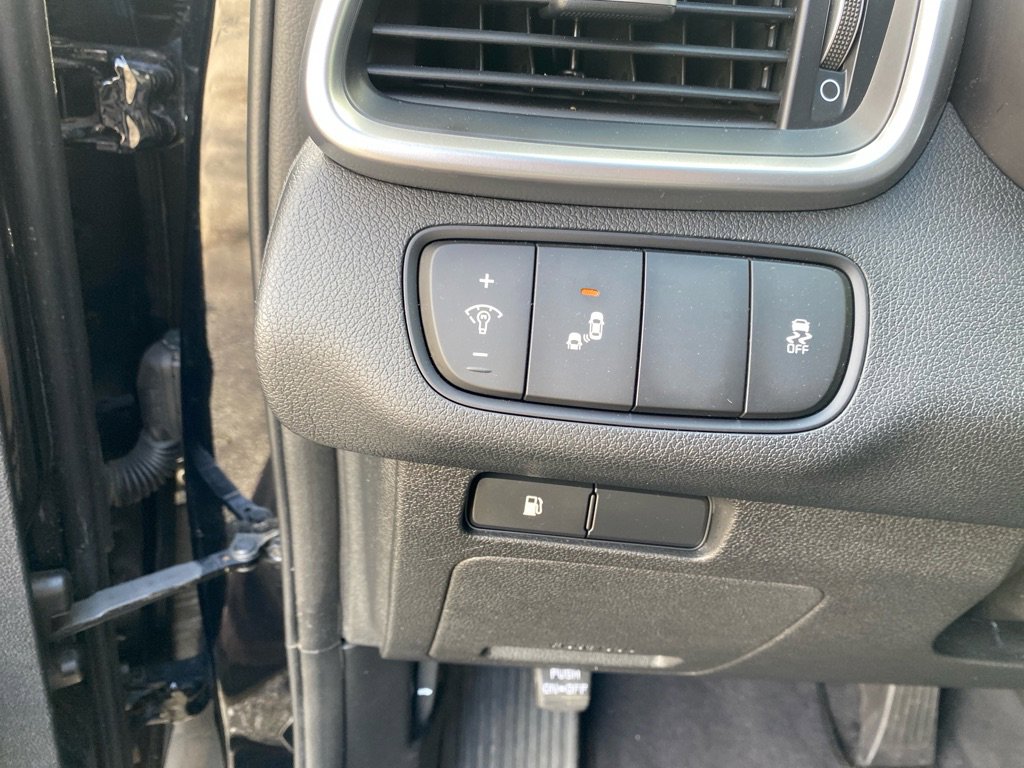 Used 2019 Kia Sorento L image 11