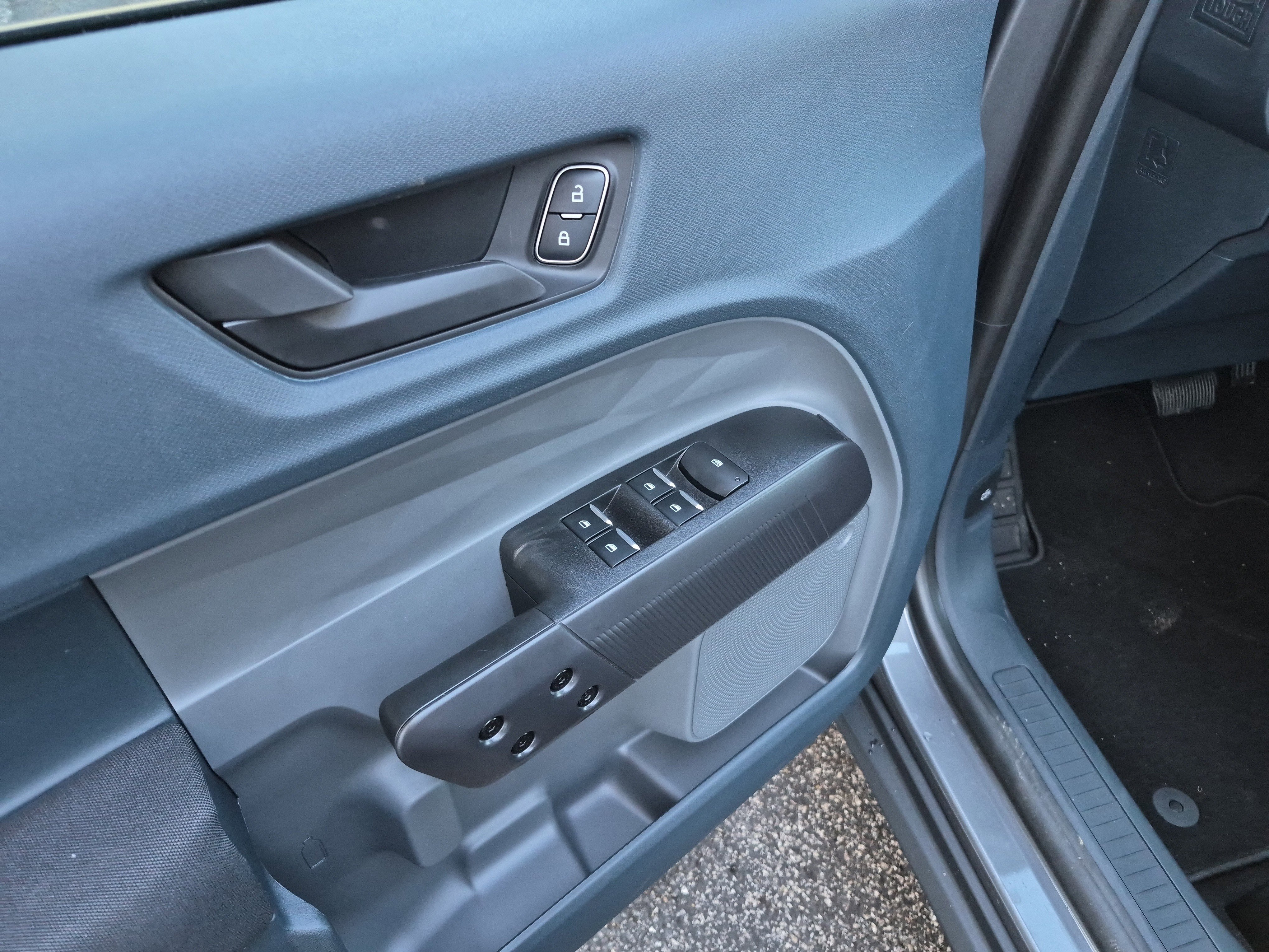 New 2025 Ford Maverick XL image 10