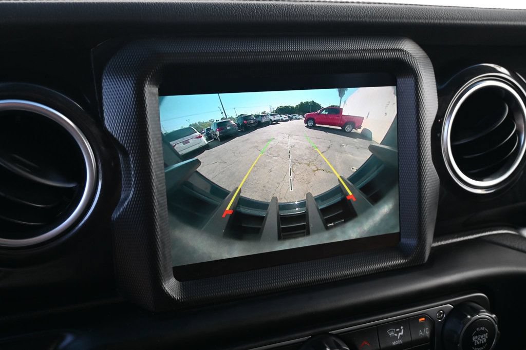 Used 2022 Jeep Wrangler Unlimited Sahara AWD/4WD image 19