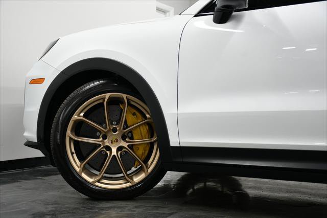 Used 2024 Porsche Cayenne Turbo GT AWD/4WD image 12