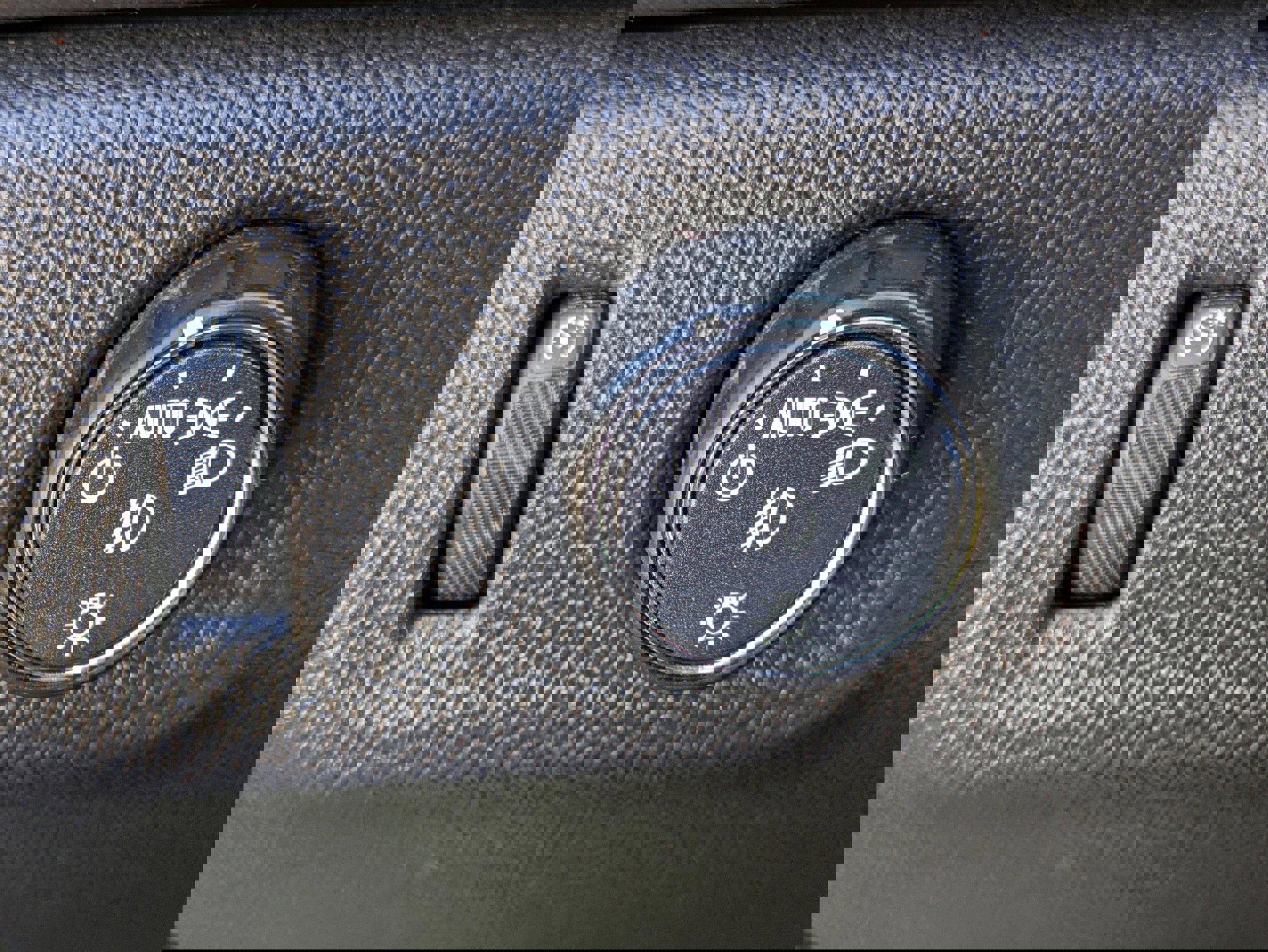 Used 2020 GMC Canyon SLE w/ Elevation Edition image 28