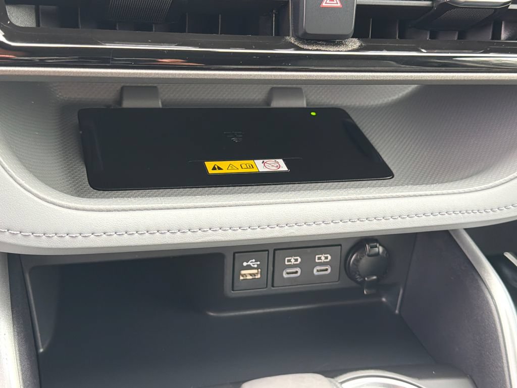 Used 2023 Toyota Highlander XLE AWD/4WD image 32