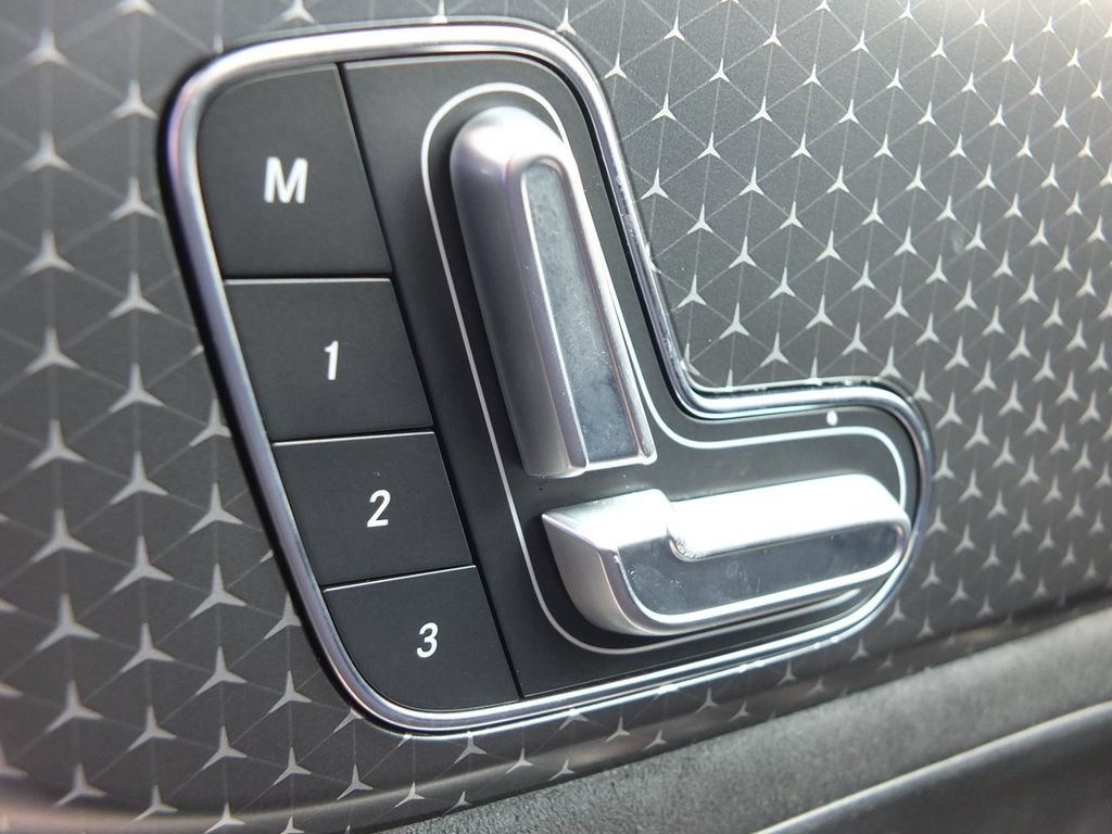 Used 2024 Mercedes-Benz EQB 300 4MATIC image 34