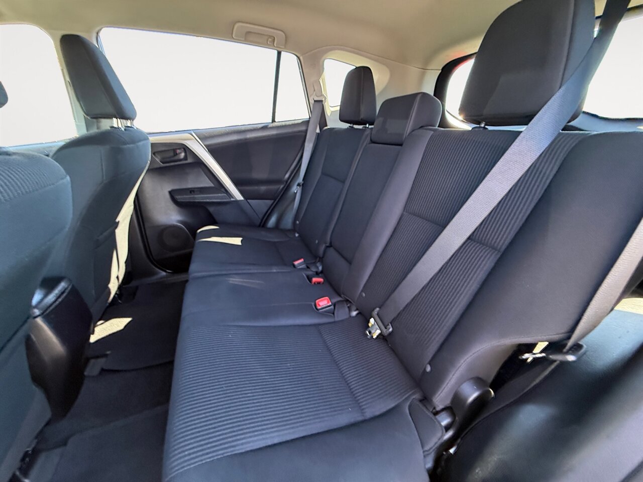 Used 2015 Toyota RAV4 LE image 14