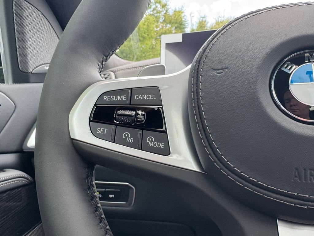 Used 2026 BMW X7 xDrive40i w/ M Sport Package image 25