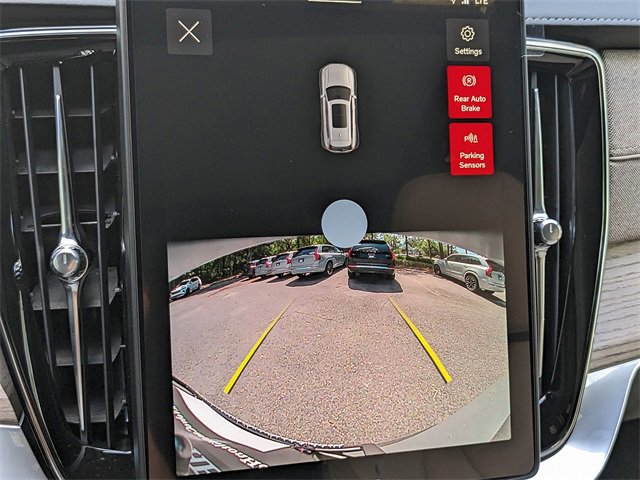 New 2025 Volvo XC90 B6 Core w/ Climate Package image 23