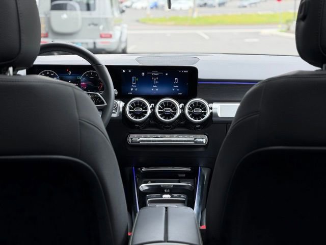 Used 2026 Mercedes-Benz GLB 250 4MATIC image 31