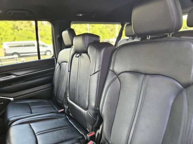 Used 2024 Jeep Wagoneer L Series II RWD image 28