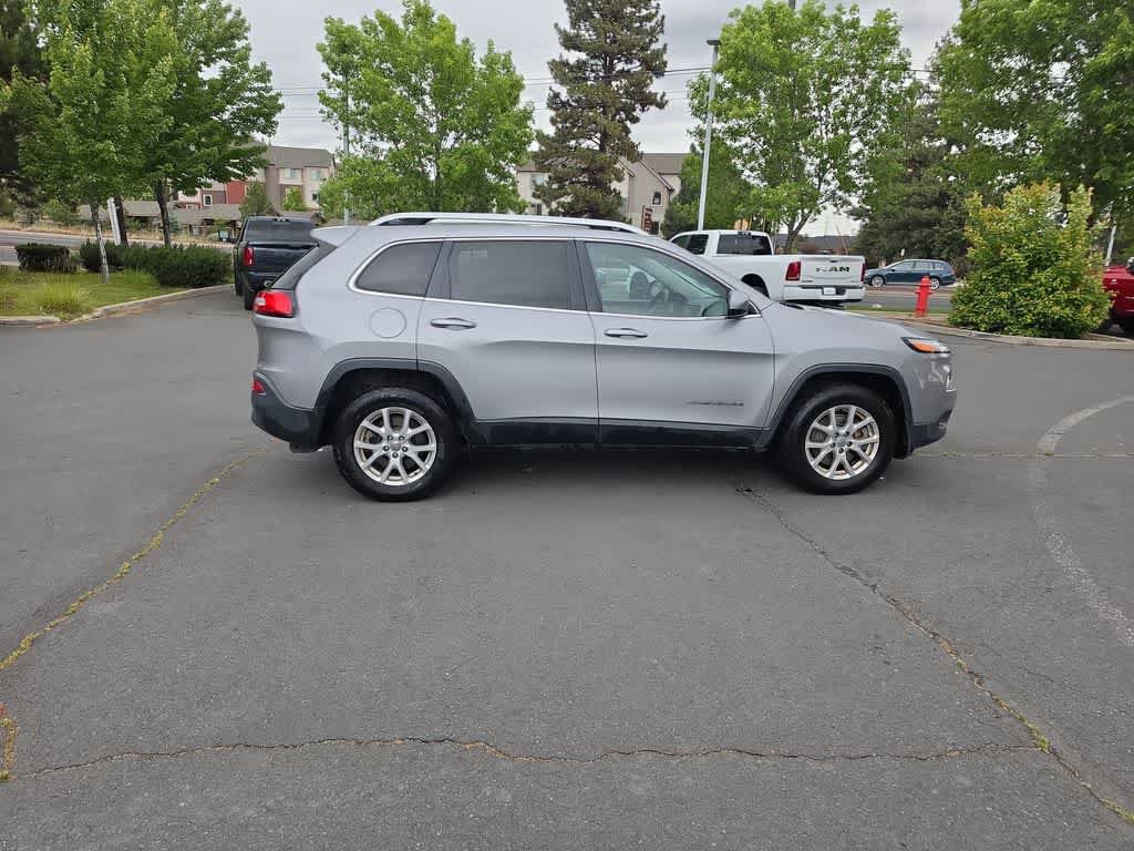 Used 2018 Jeep Cherokee Latitude AWD/4WD image 6